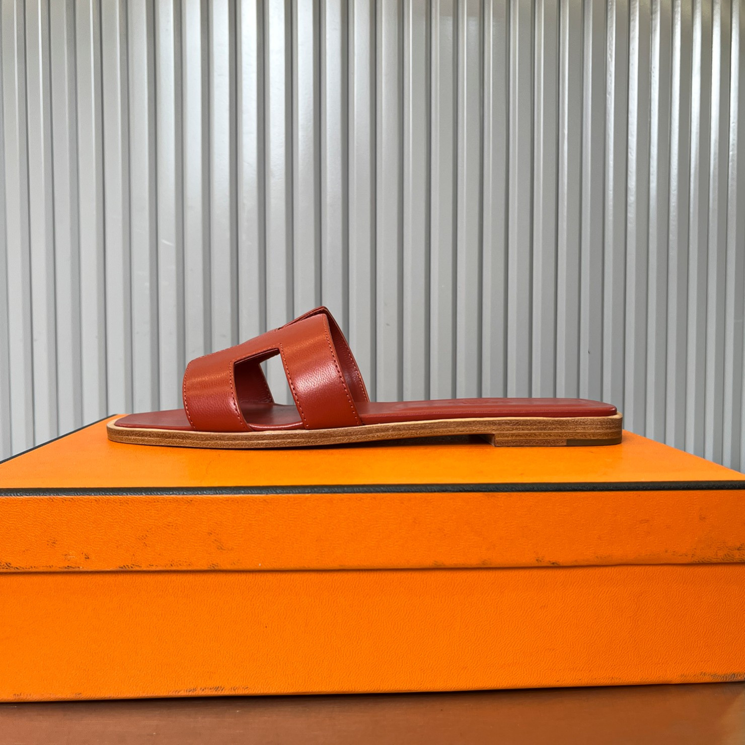 UA Hermès Oran sandal