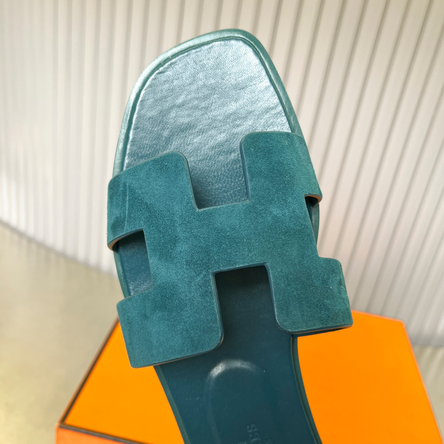 UA Hermès Oran sandal