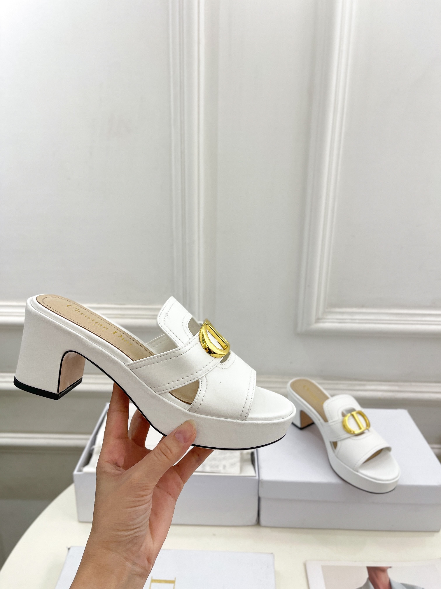 ua D*or 30 montaigne platform slide