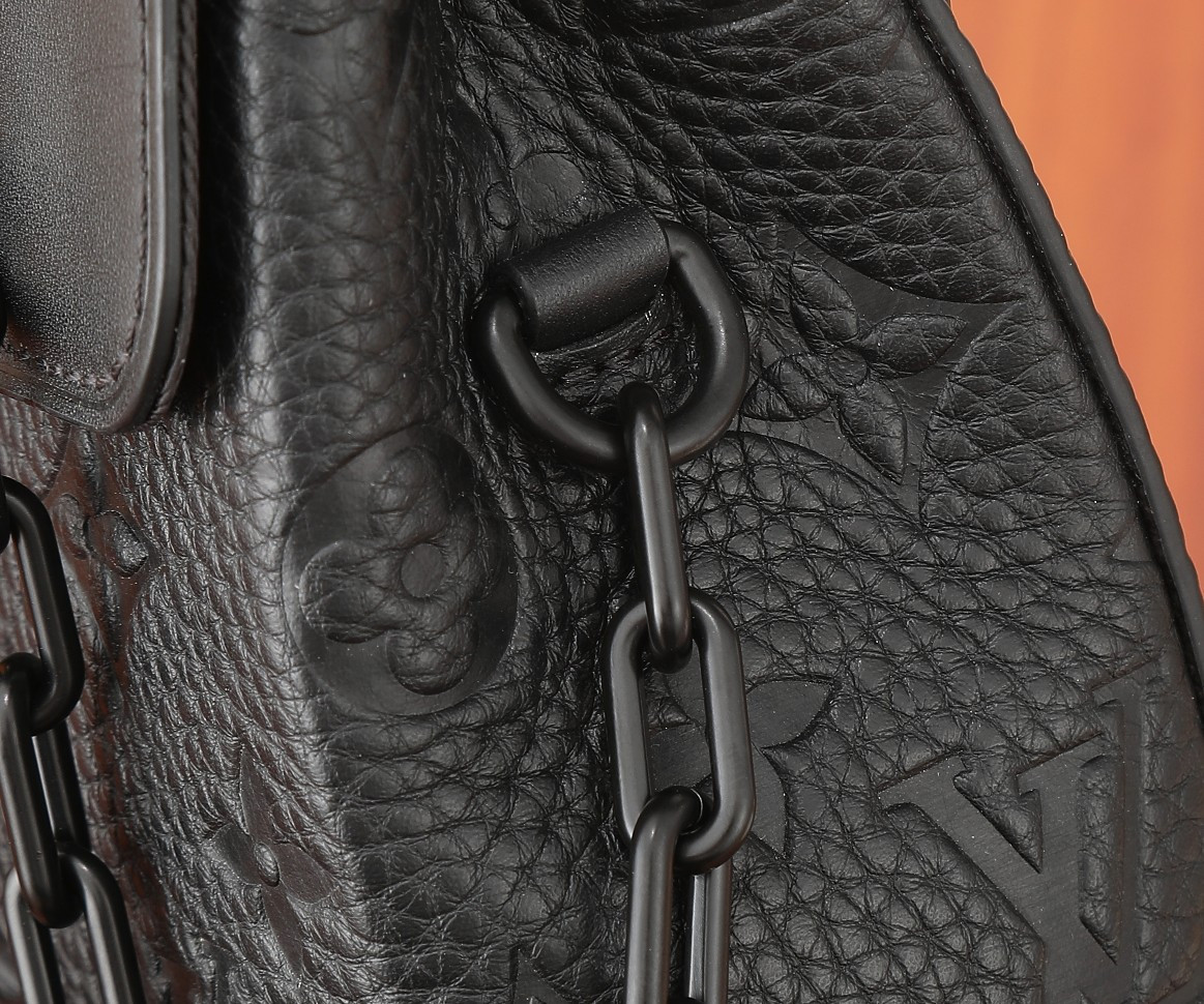 LV Nano Steamer M82772 5.9 x 7.1 x 2.8 inches