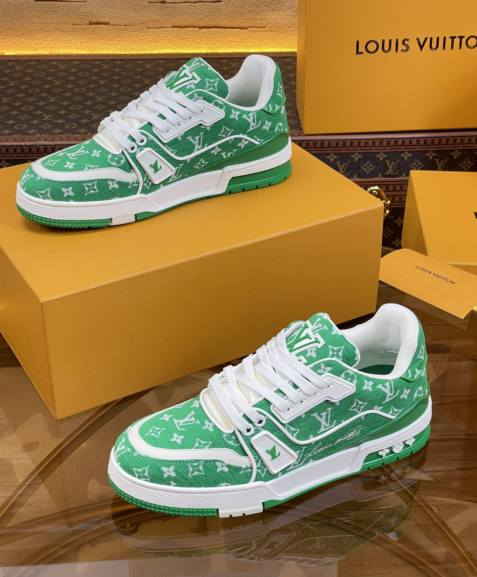 UA LV Trainer Sneaker