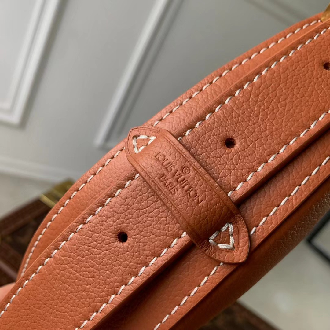 LV Low Key Bumbag M83546 28x13x5.5CM