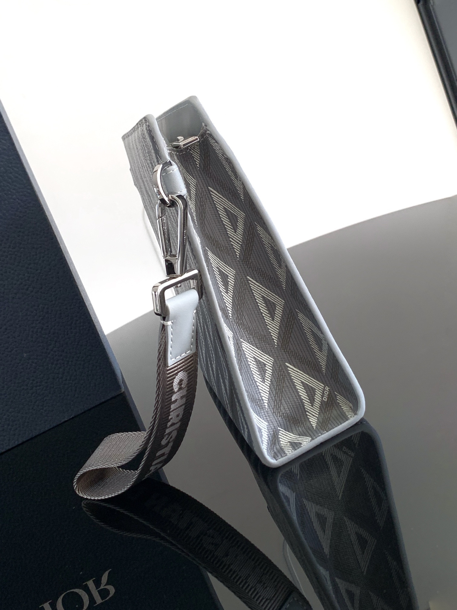 D*or a5 triangle pouch 27 x 19.5 x 6 cm