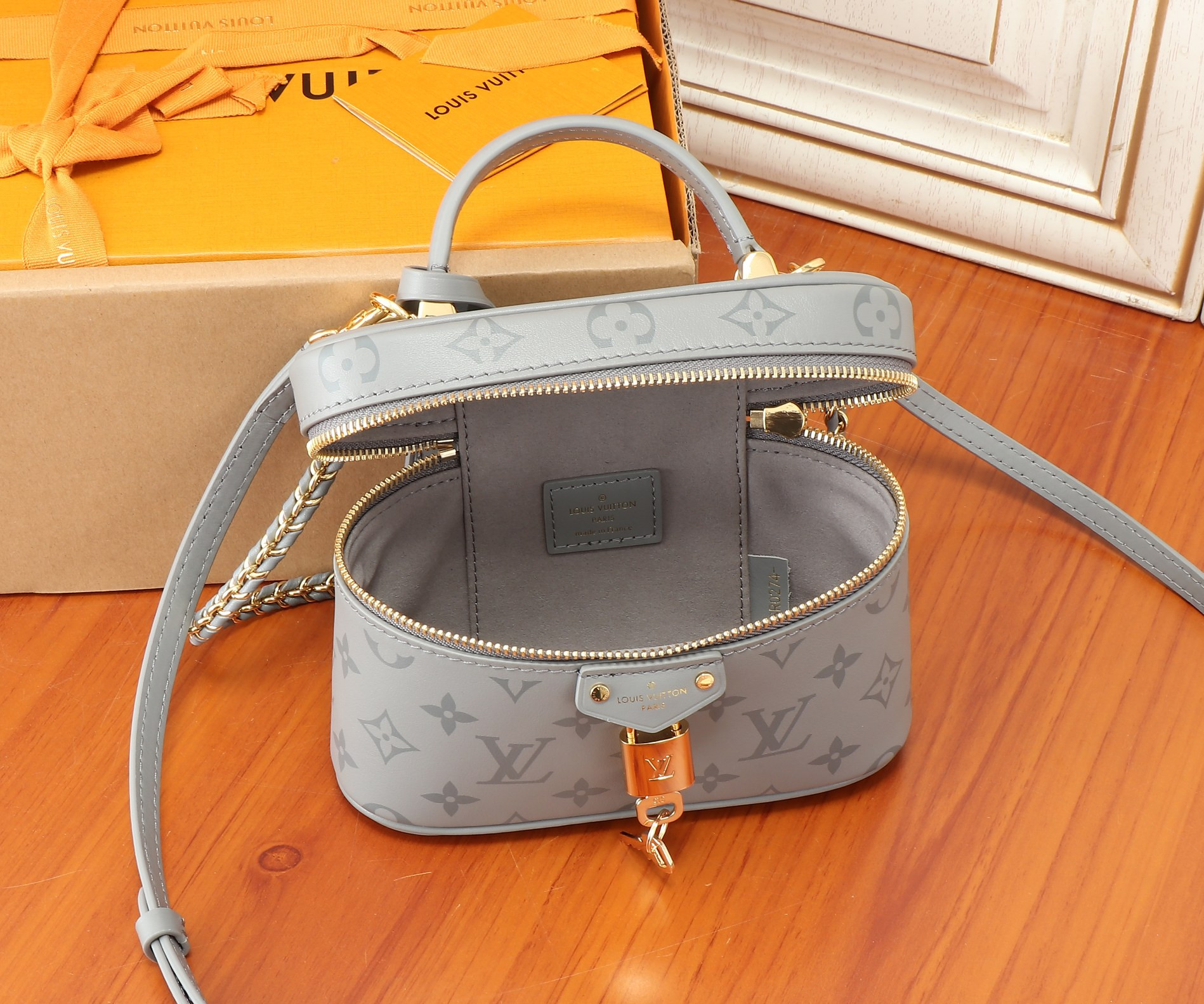 LV Vanity Chain Pouch Nice 24SS M12427 19x11.5x6.5CM