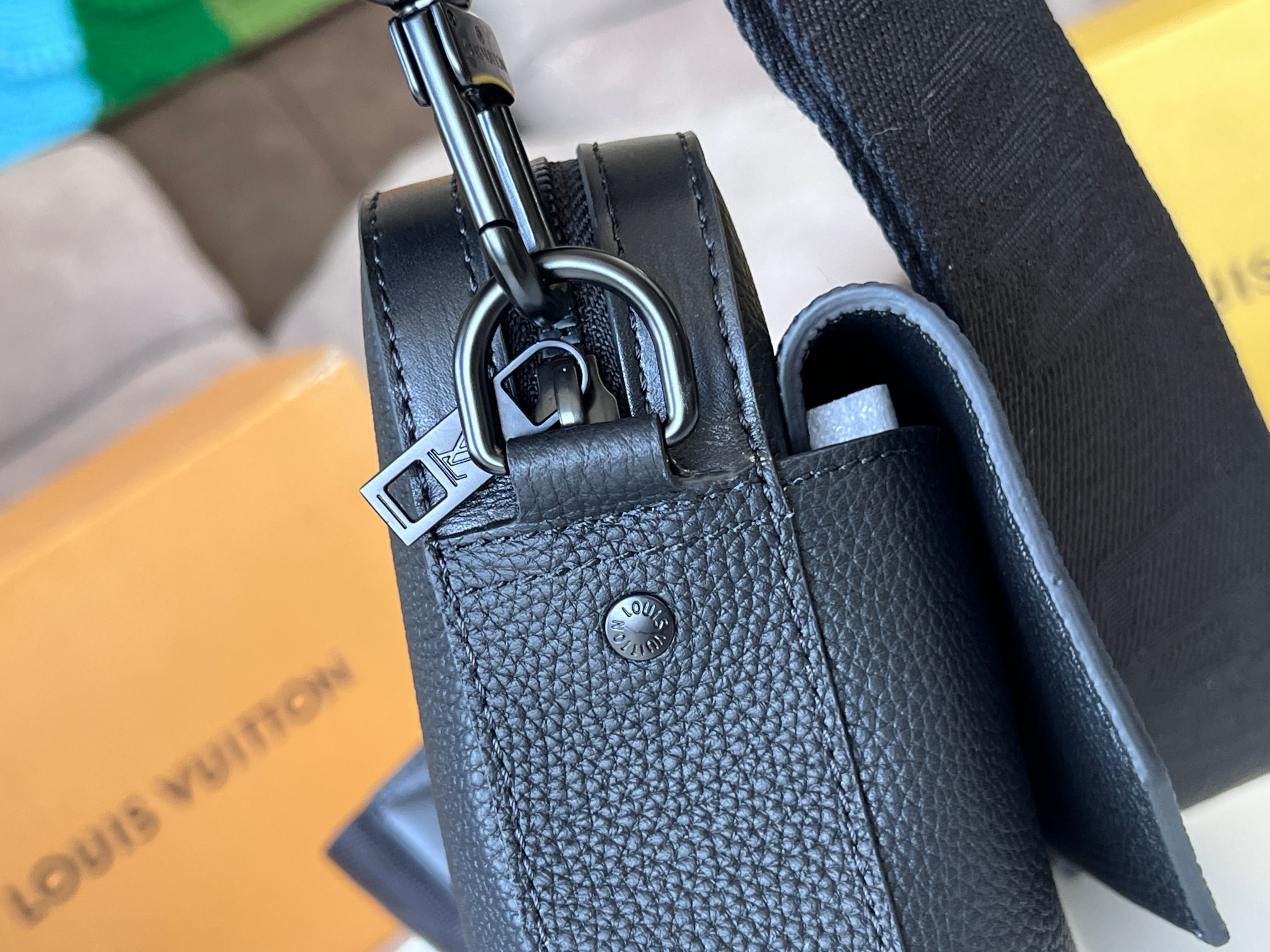 LV Fastline Messenger M22482 23.5×18×7CM