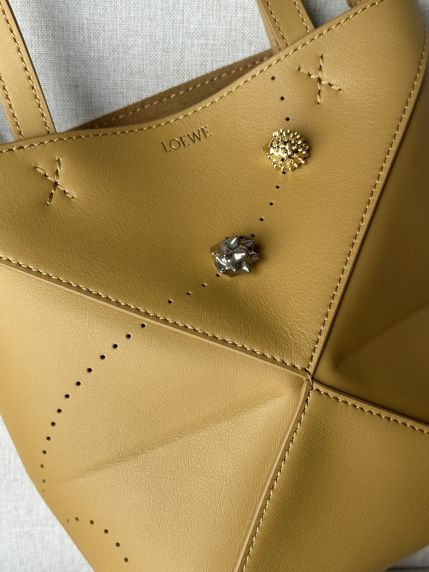 L0ew* mini puzzle fold tote in shiny calfskin 16.5x9.5x20cm