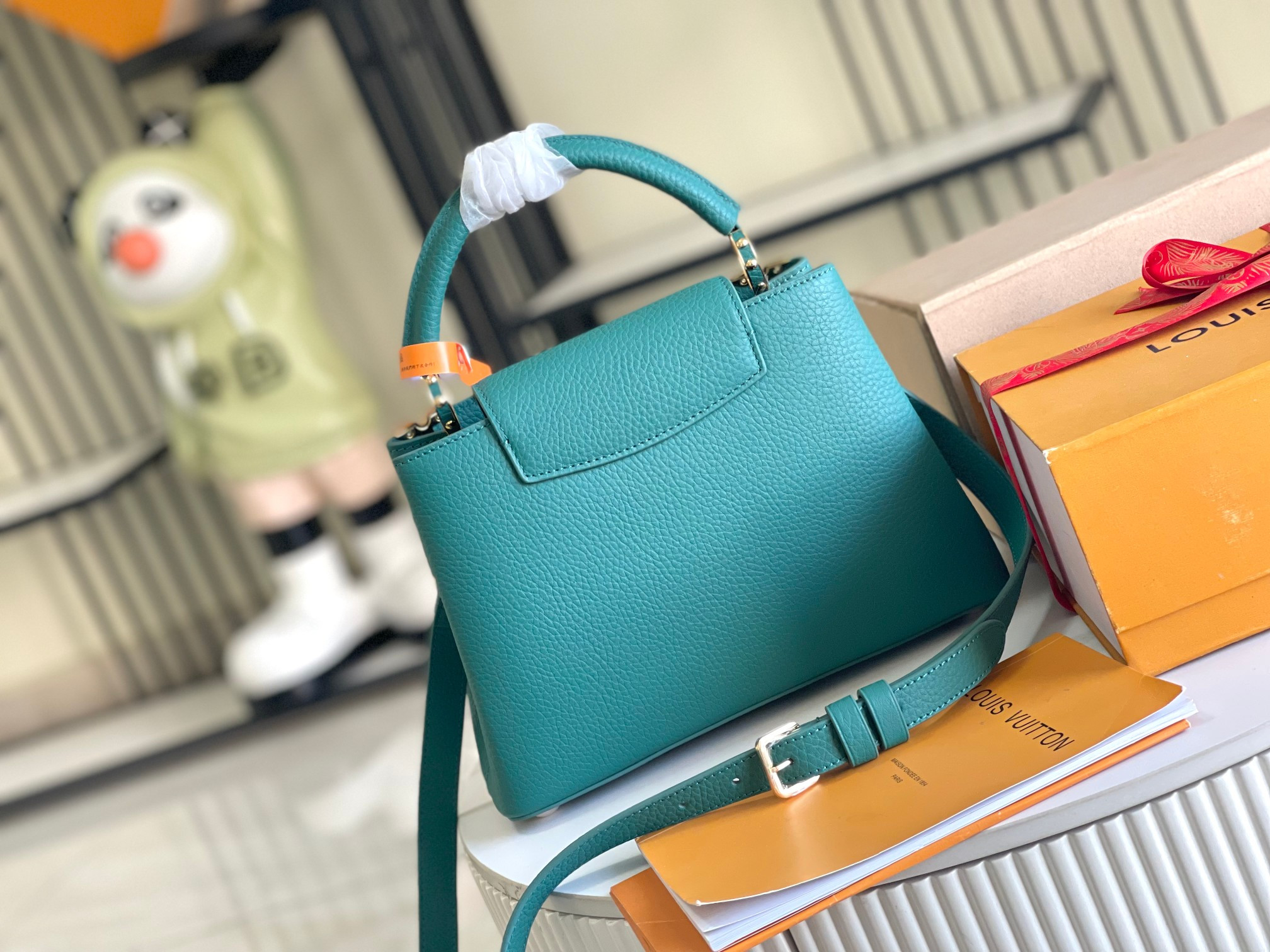 LV Capucines Flower Crown M23766 Taurillon 27x18x9cm