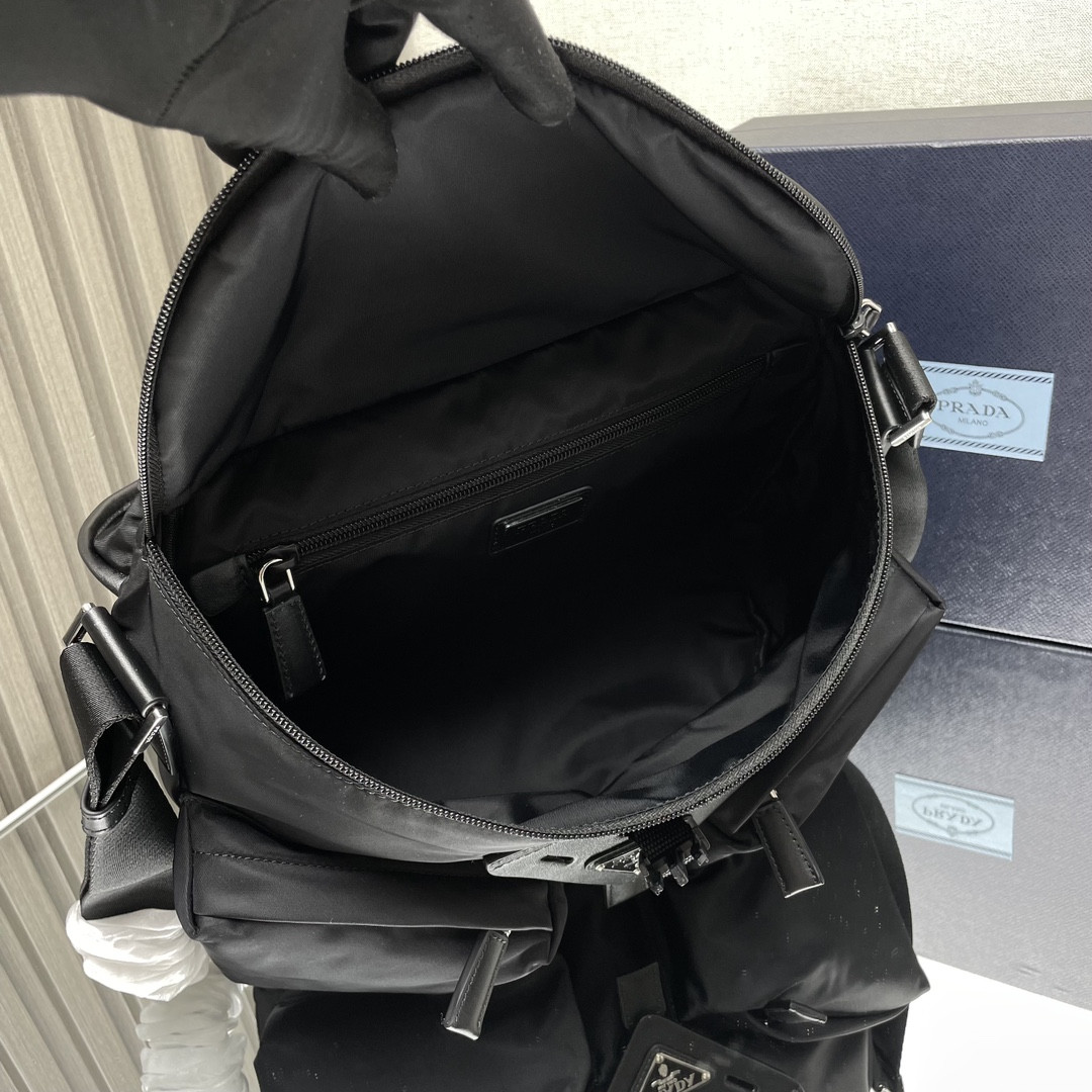 Pra*a re-nylon x leather shoulder bag 23x29x15cm