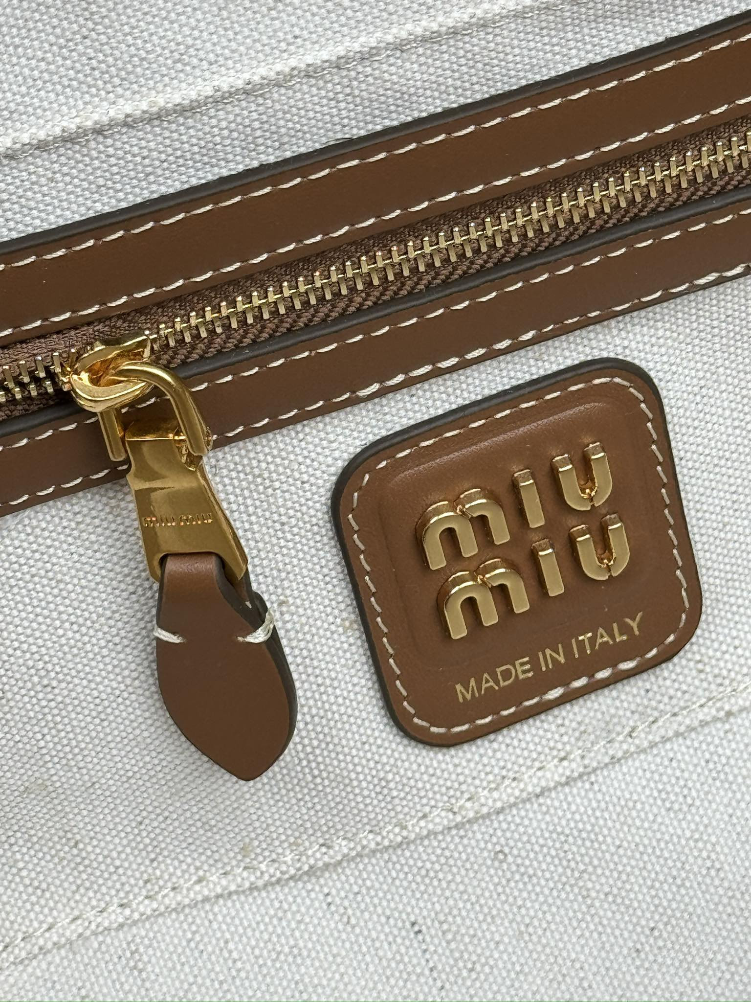 Miu Miu Leather Beau Bag  28×15×9cm