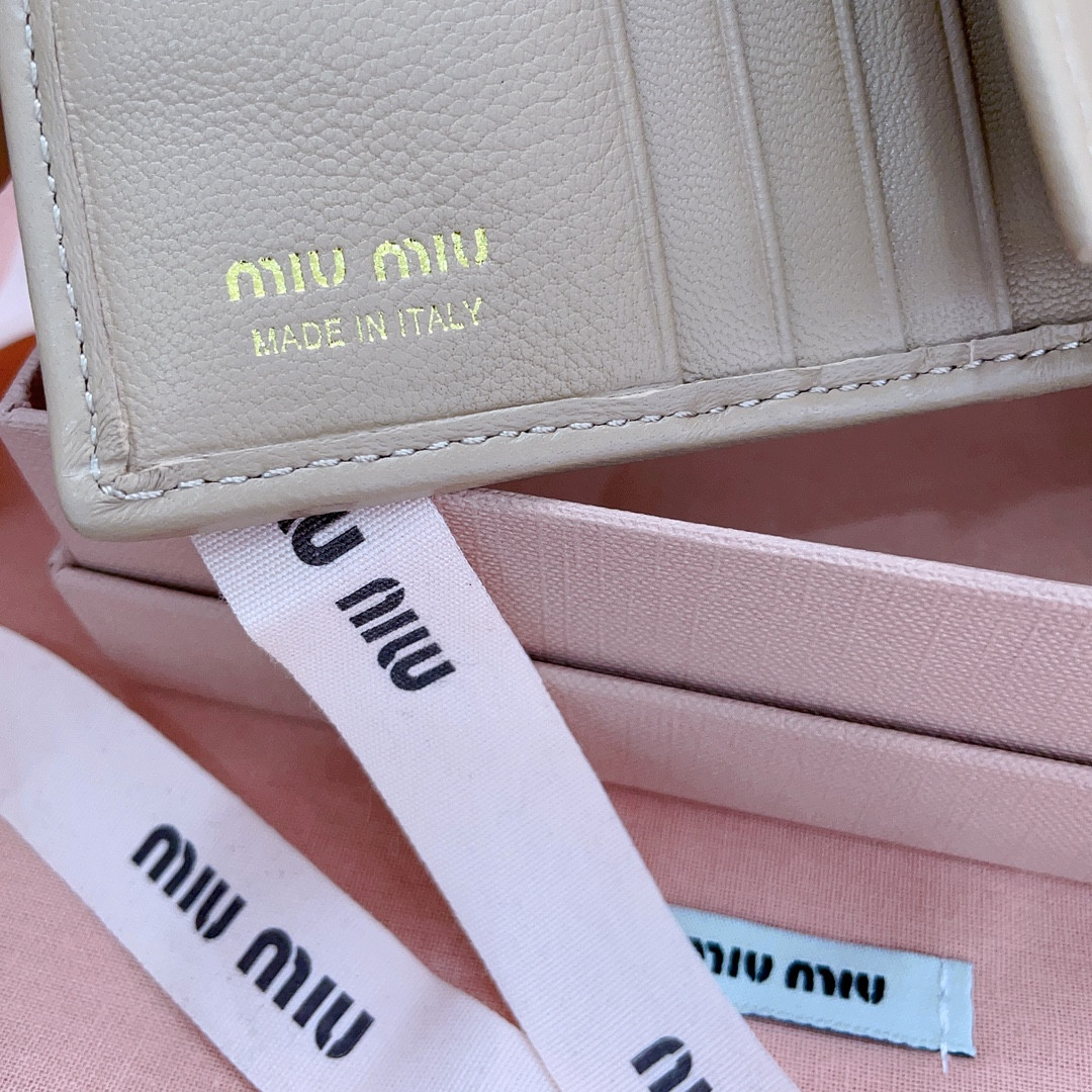 Miu Miu Small matelassé nappa leather wallet 11.2x8.5cm