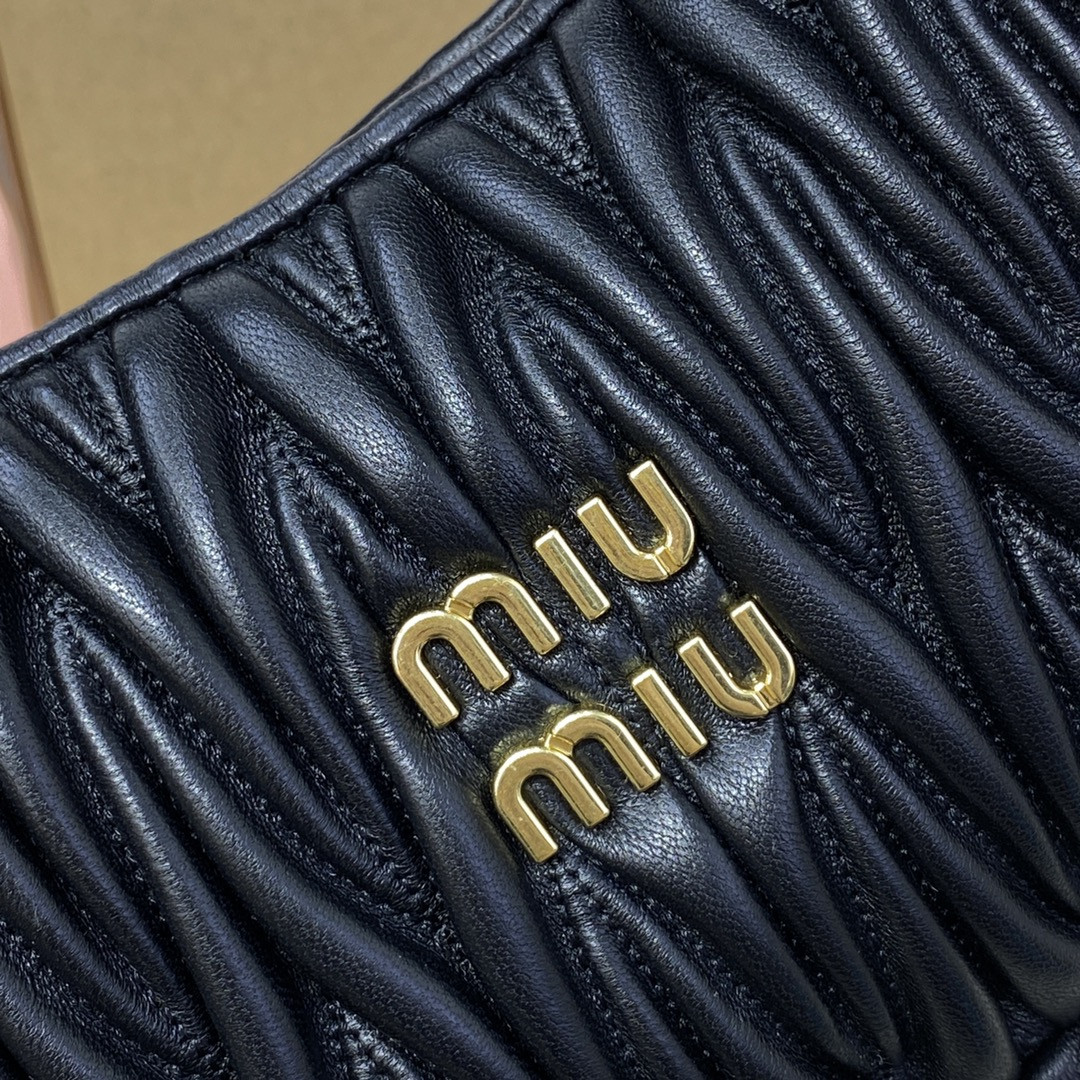 Miu Miu Wander matelassé nappa leather hobo bag 17x20x6cm