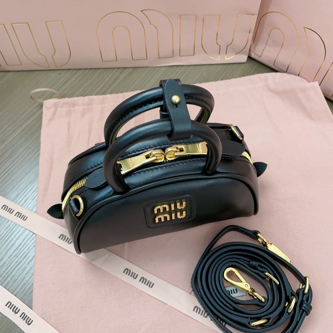 Miu Miu Dumpling bag 18X11.5X8cm