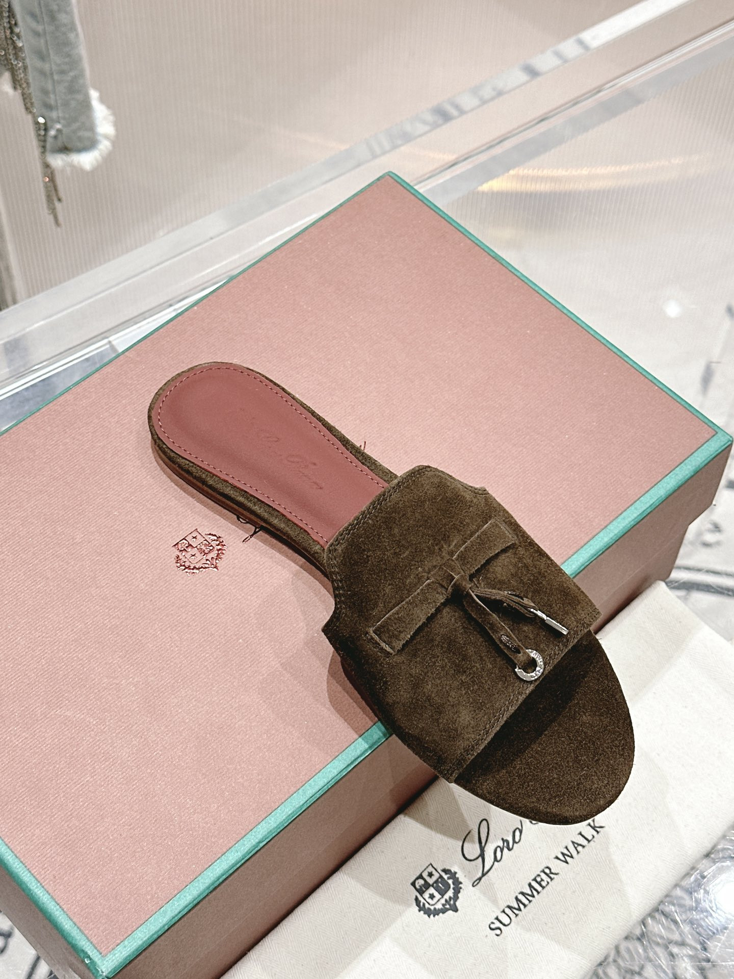 ua L**o p*ana summer charms sandal