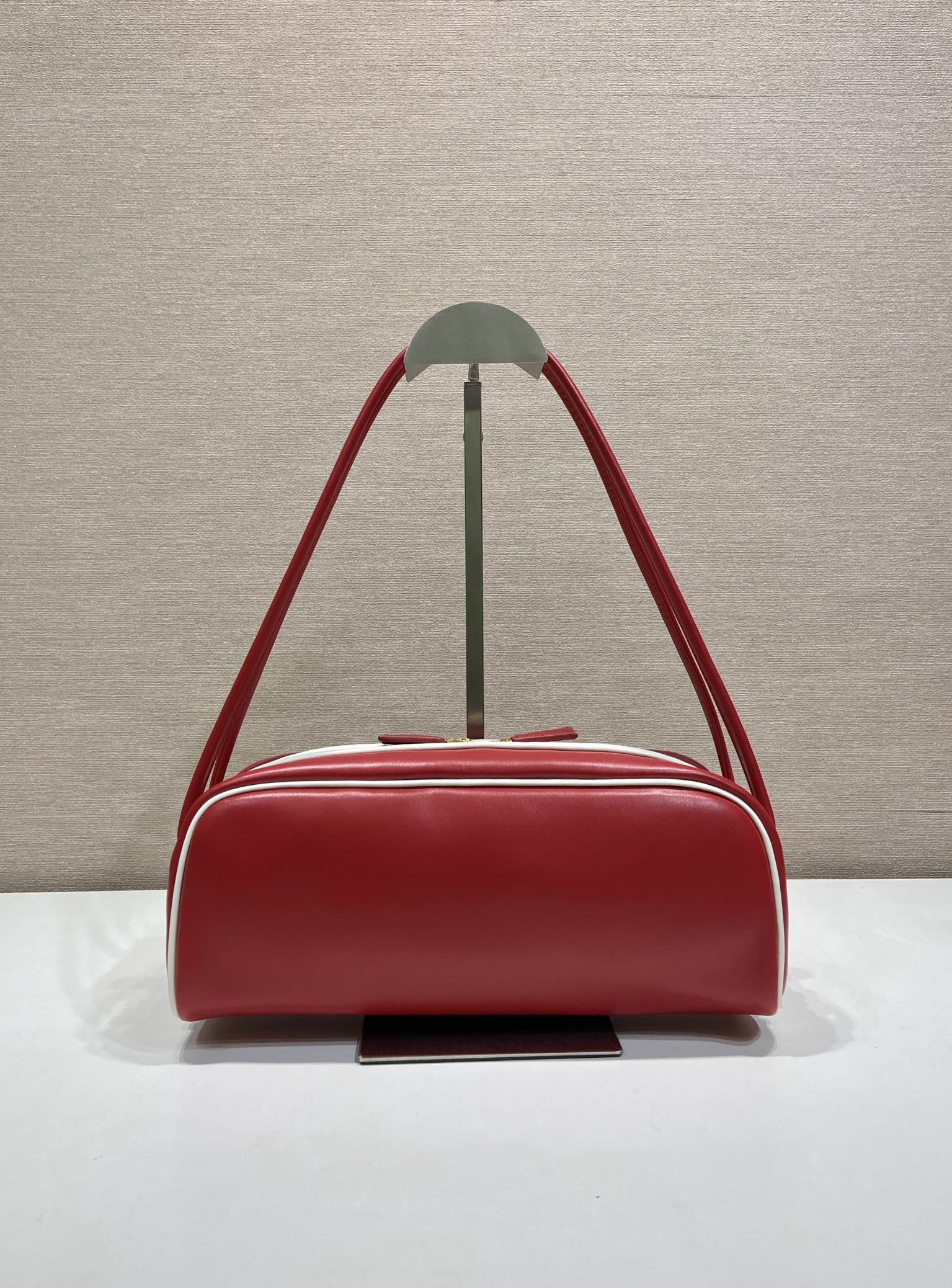 Pra*a swing smooth leather shoulder bag 28x11.5x10cm