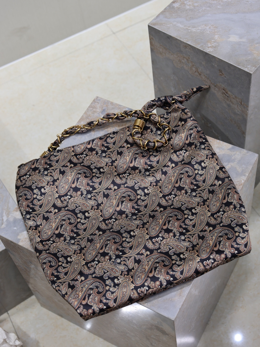 Y*L amalia (silk twill) 42x50x1cm