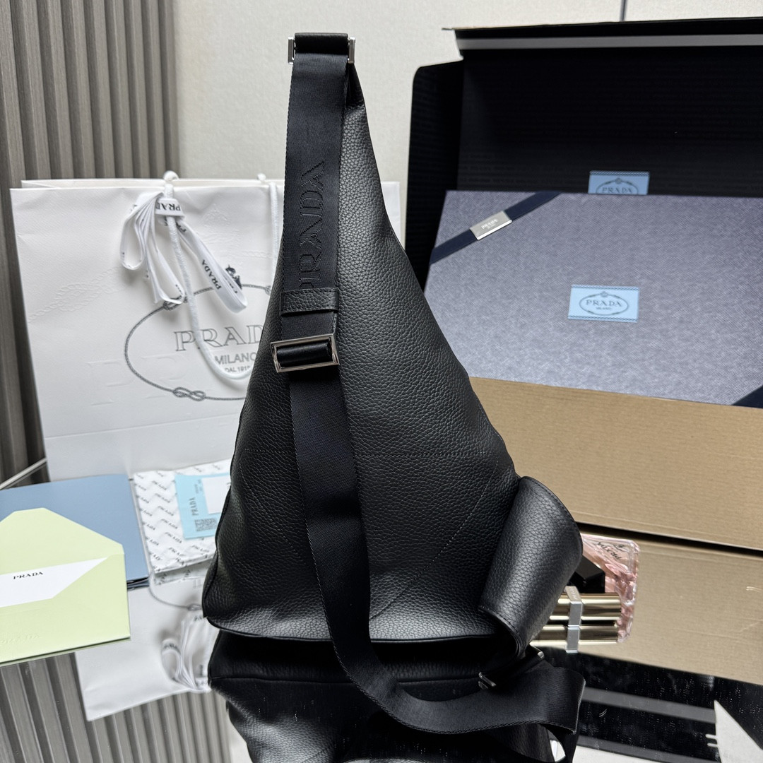 Pra*a cross leather bag 47.5x26.5x10cm