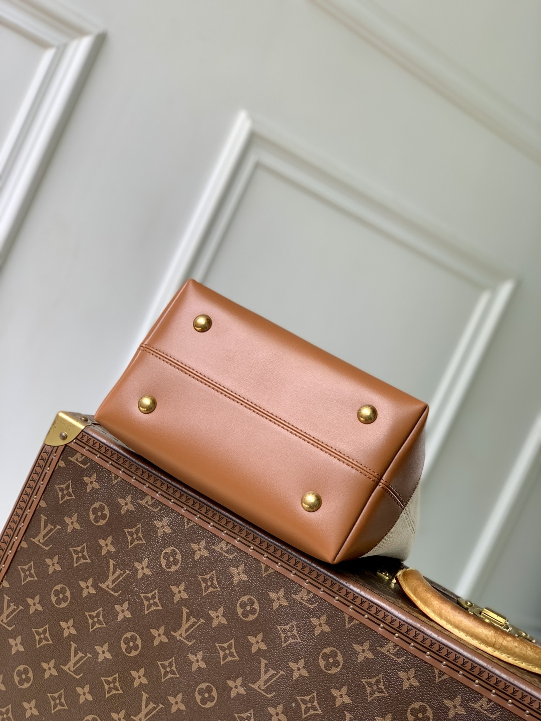 LV Low Key Hobo PM M25468 24x28x16cm