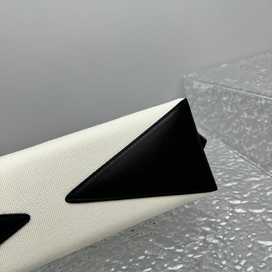 ALAÏA LE TECKEL MEDIUM BAG 33x11x10cm