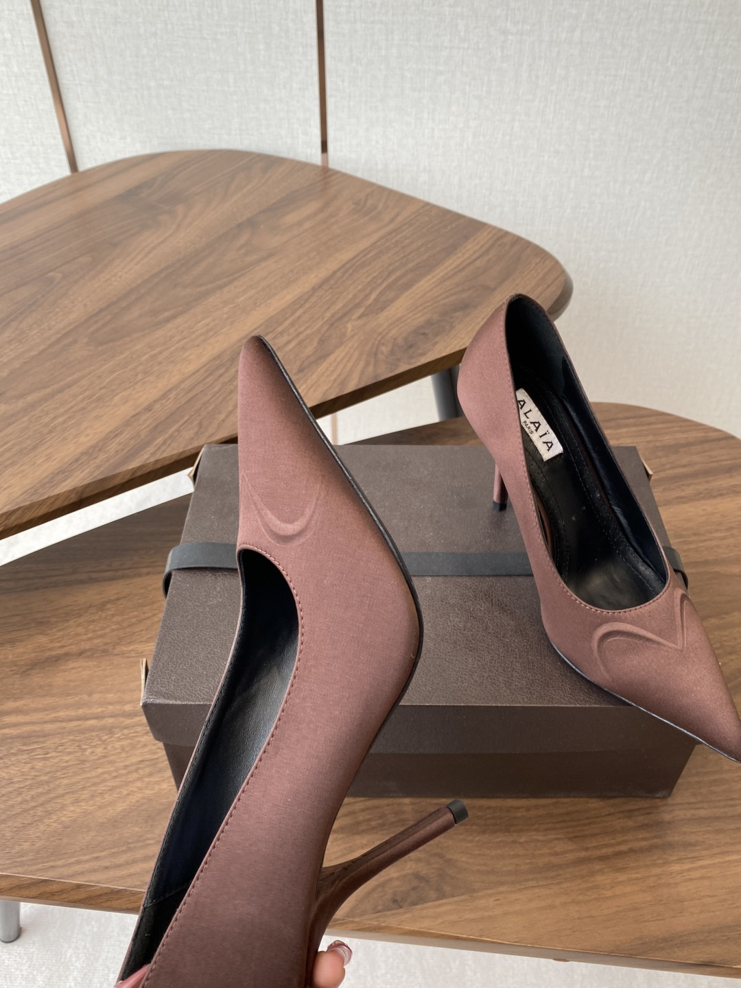 UA Alaia Pointy-Toe Pumps 9cm Heel(Customized Size 7-10 days production time)