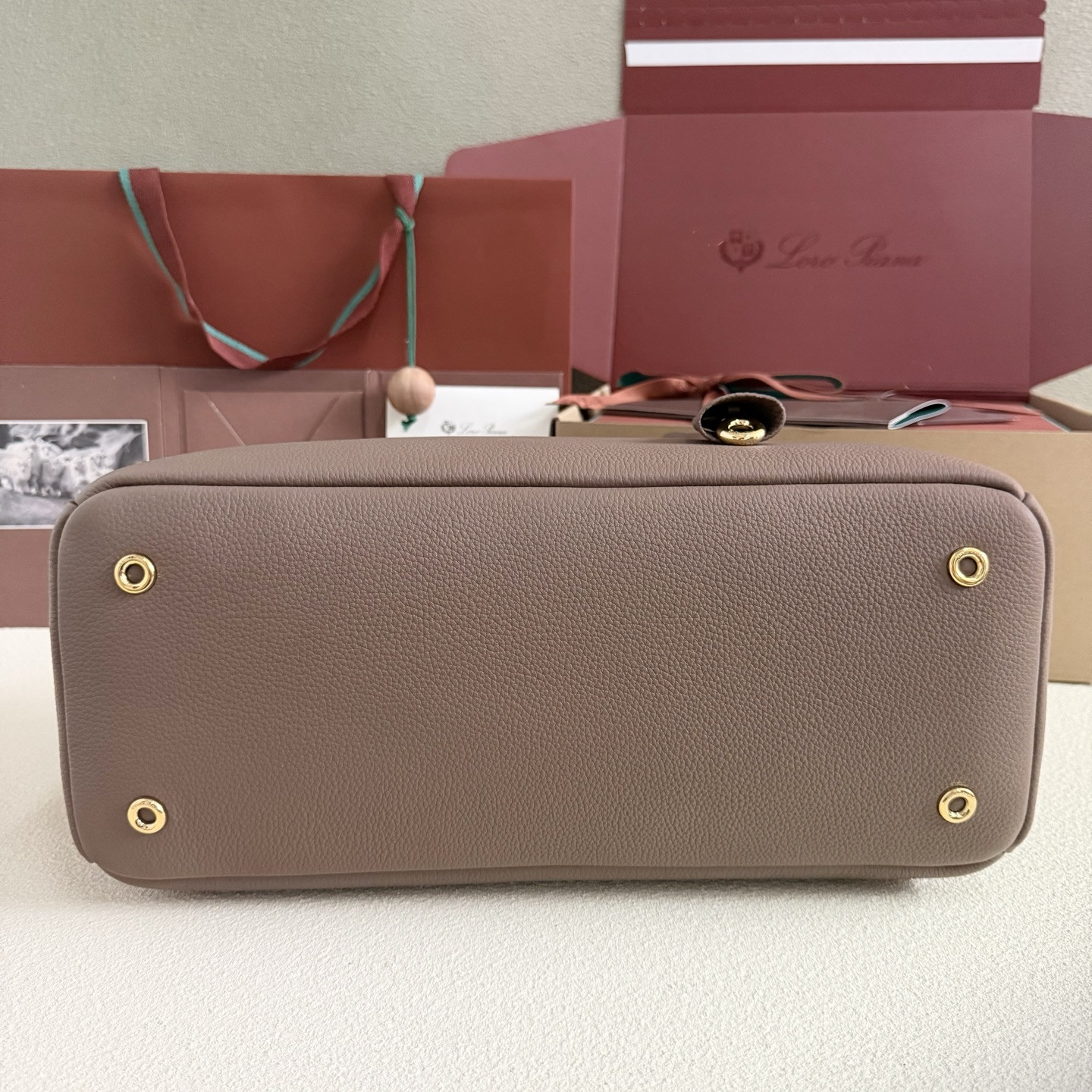 L**o p*ana needle 38x22x16cm