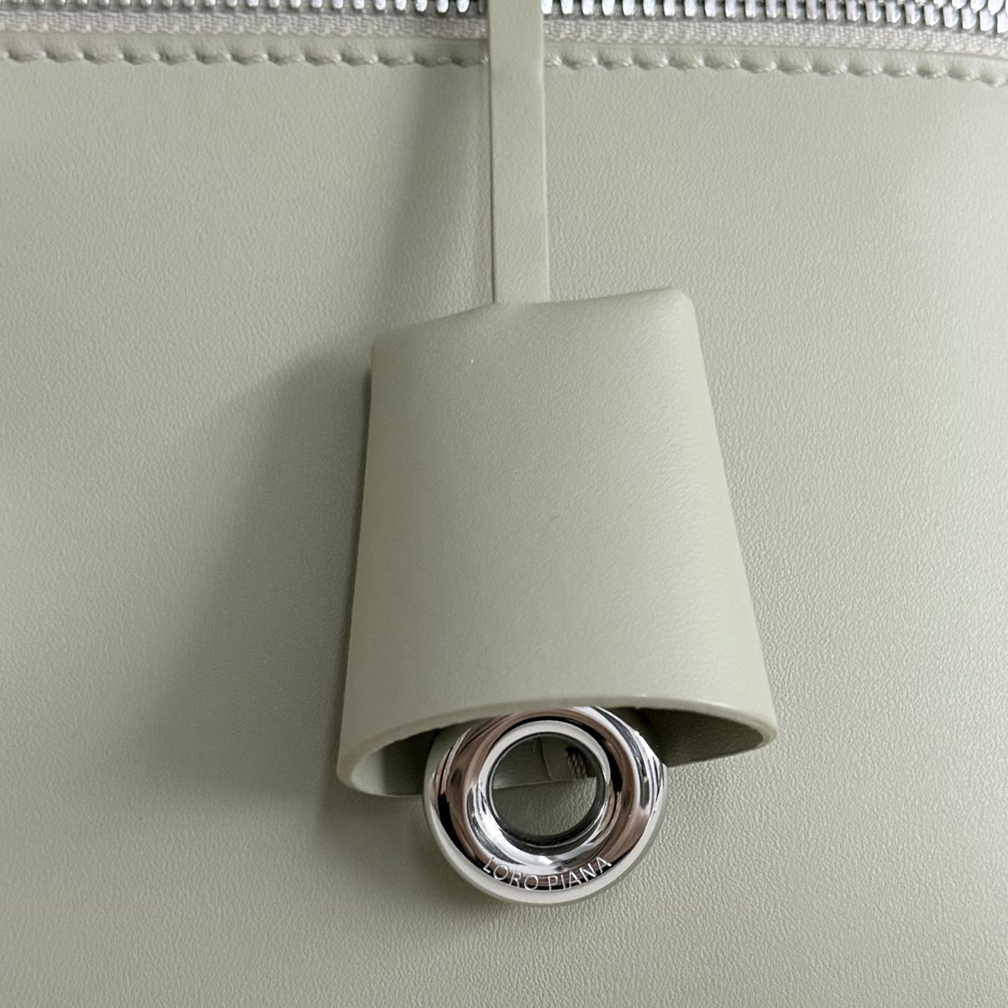 L**o p*ana extra pocket l27 calfskin 16x27x10cm