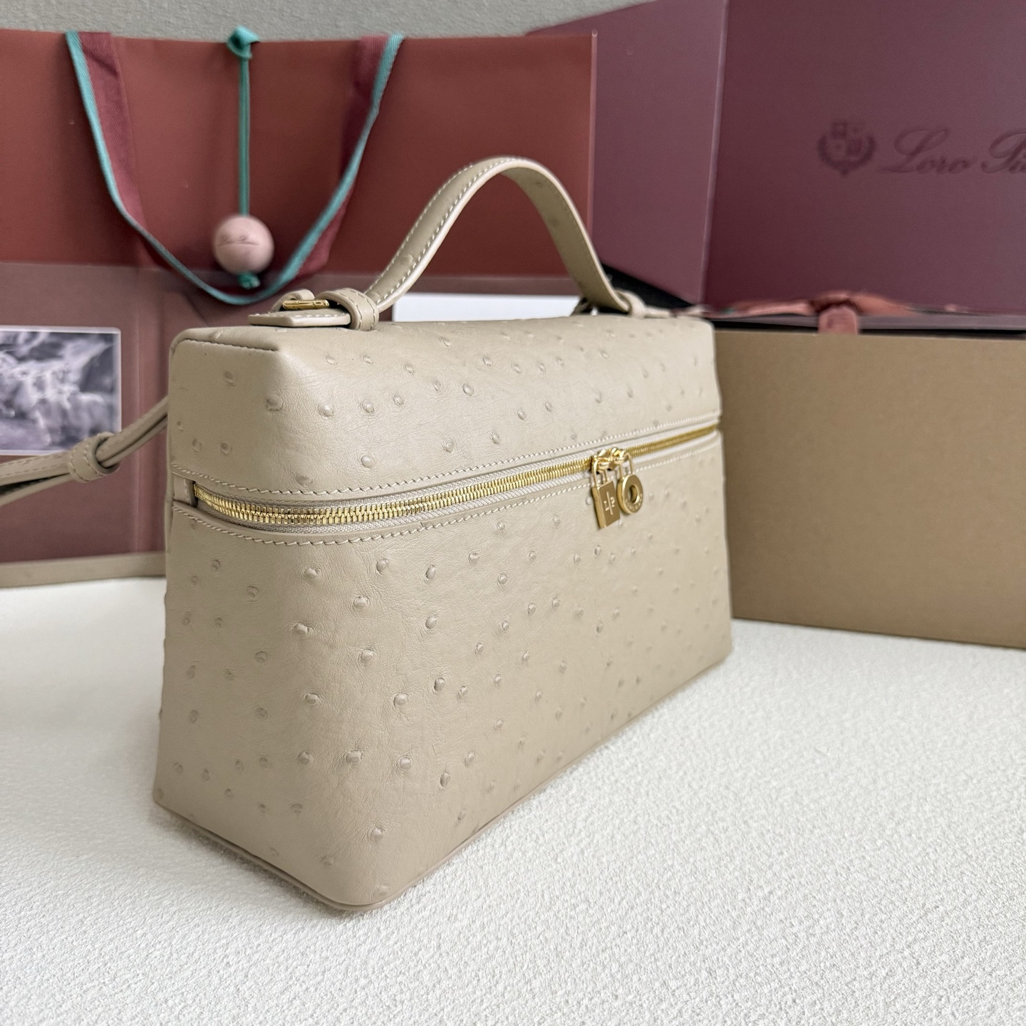 L**o p*ana extra pocket l27 ostrich-grained leather 16x27x10cm